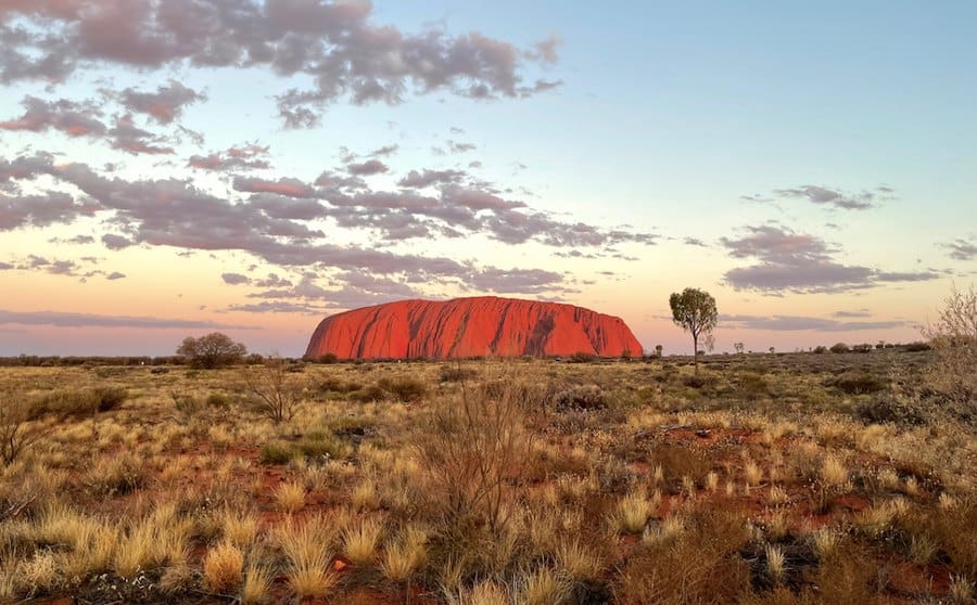 podróż do Australii - Uluru, tanie loty do Australii