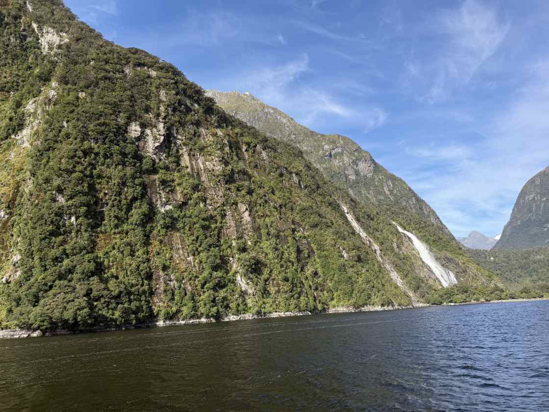 widoki podczas rejsu Milford Sound w Nowej Zelandii
