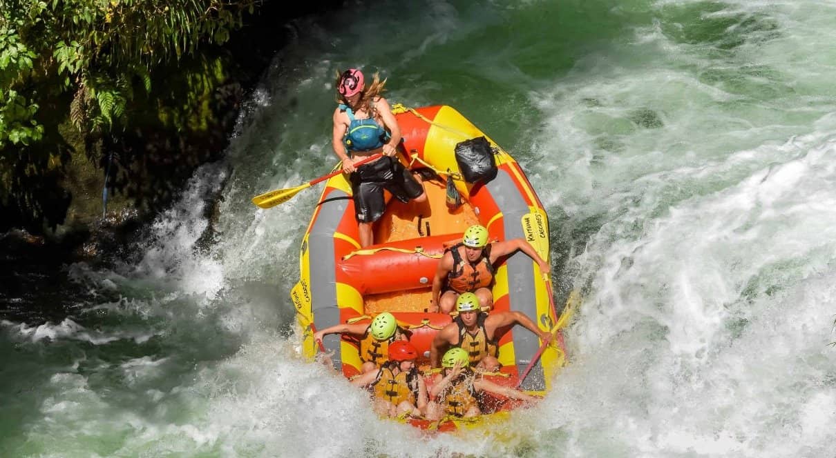 kaituna-rafting-w-nowej-zelandii-wysoki-wodospad-i-splyw-z-przewodnikiem