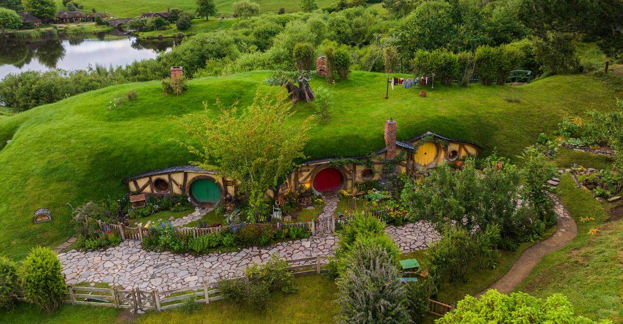 kolorowe-drzwi-hobbitow-hobbiton-bagshot-row-nowa-zelandia