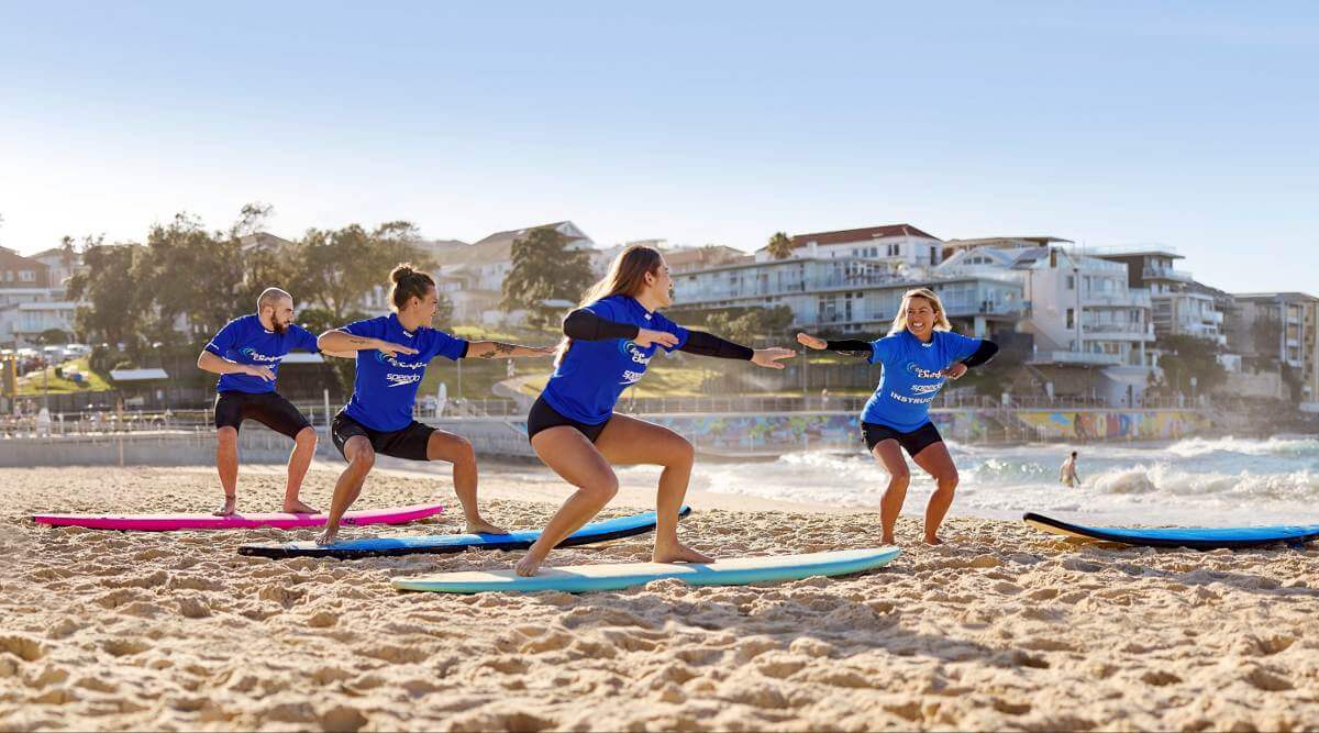 surfing-w-sydney-australia-lekcje-na-plazy-bondi-beach