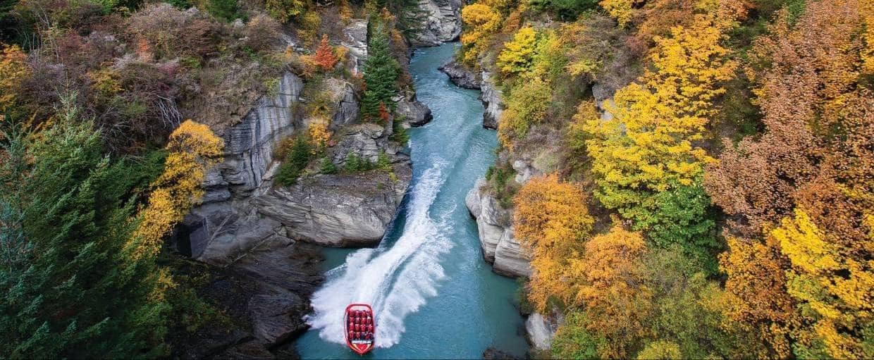 Queenstown Jet Boat – ekscytujący rejs przez kaniony Shotover w Nowej Zelandii