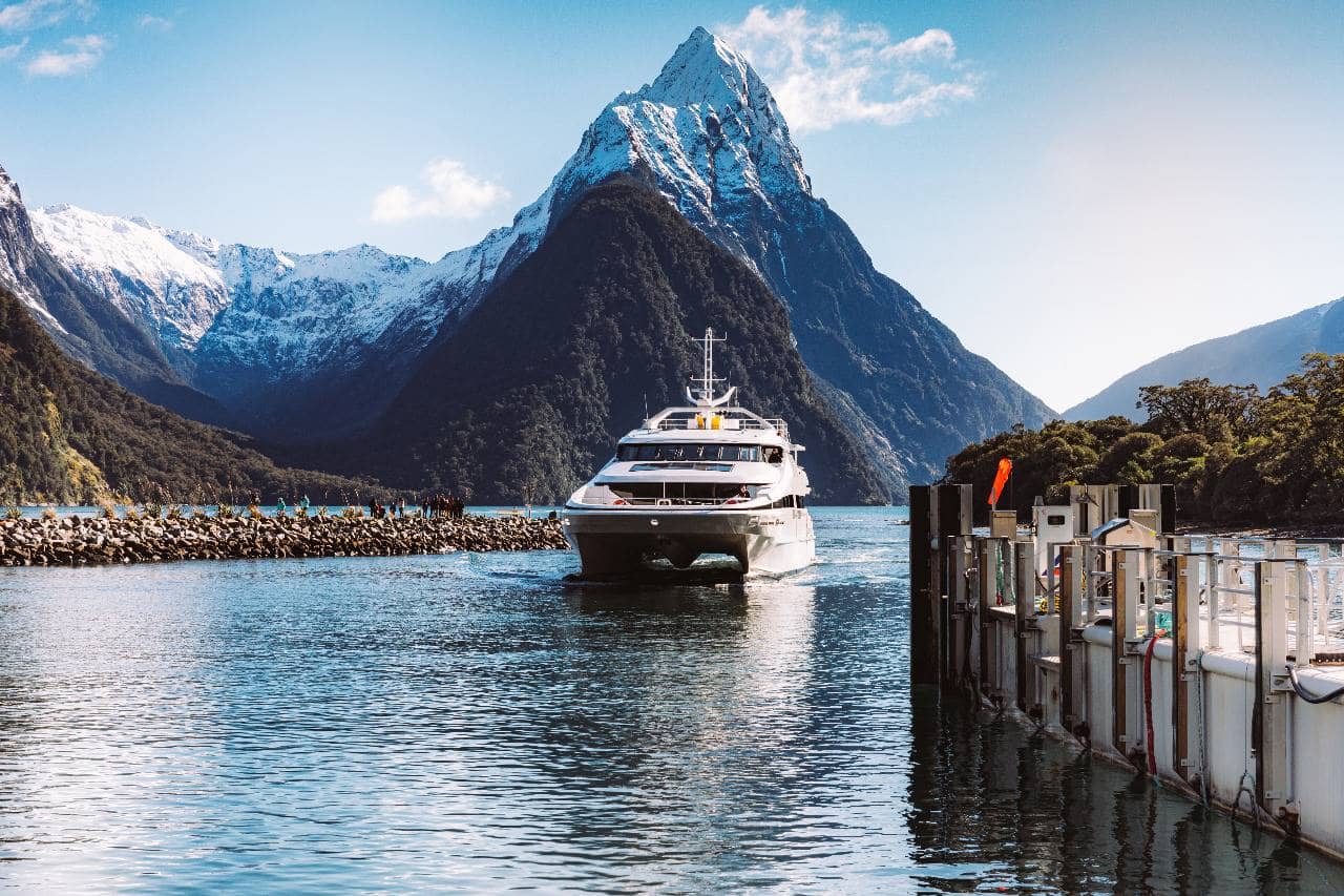 Rejs po Milford Sound – wodospady, fiordy i magia natury Nowej Zelandii