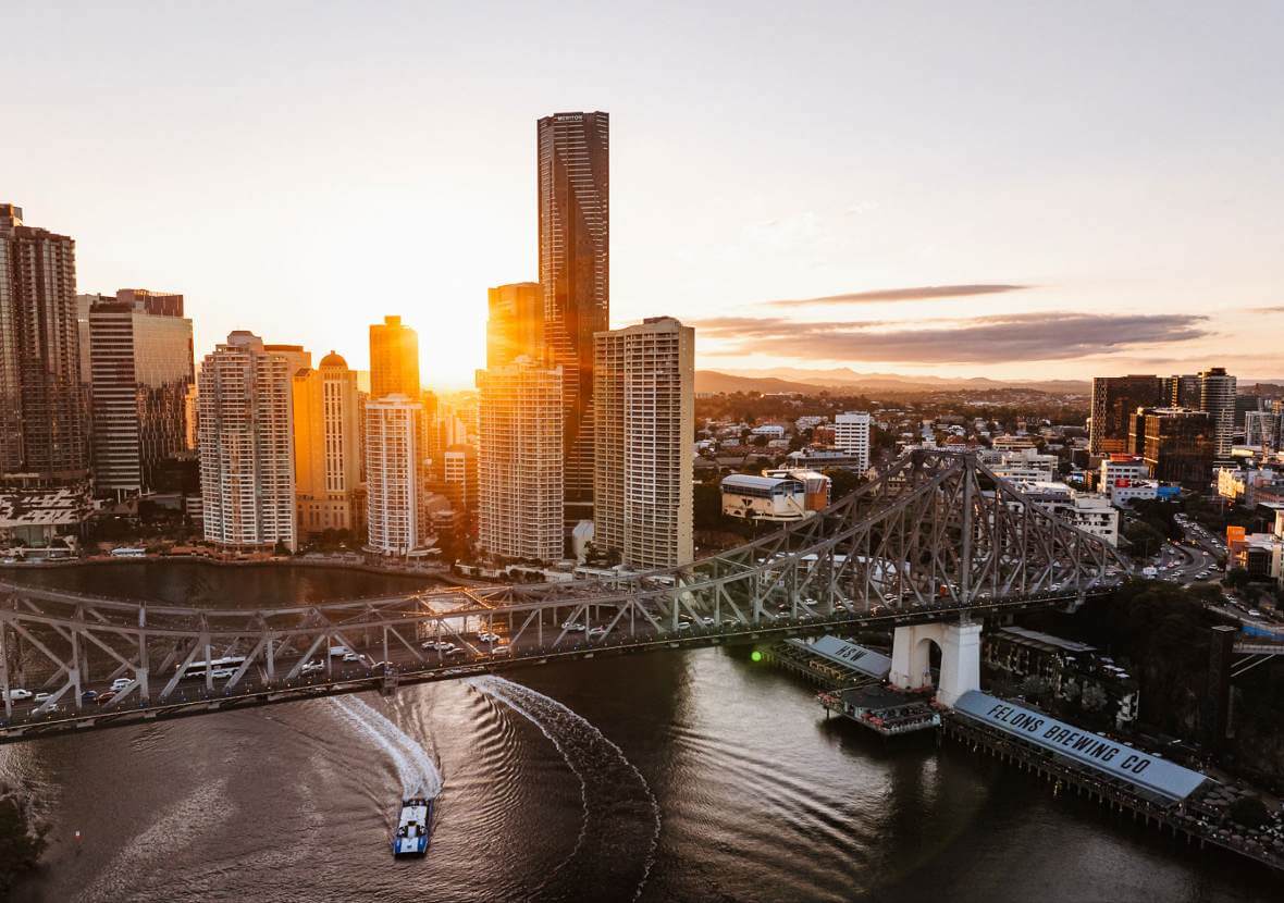 rezerwuj-wspinaczkę-na-most-w-brisbane-atrakcja-dla-rodzin-i-przyjaciół