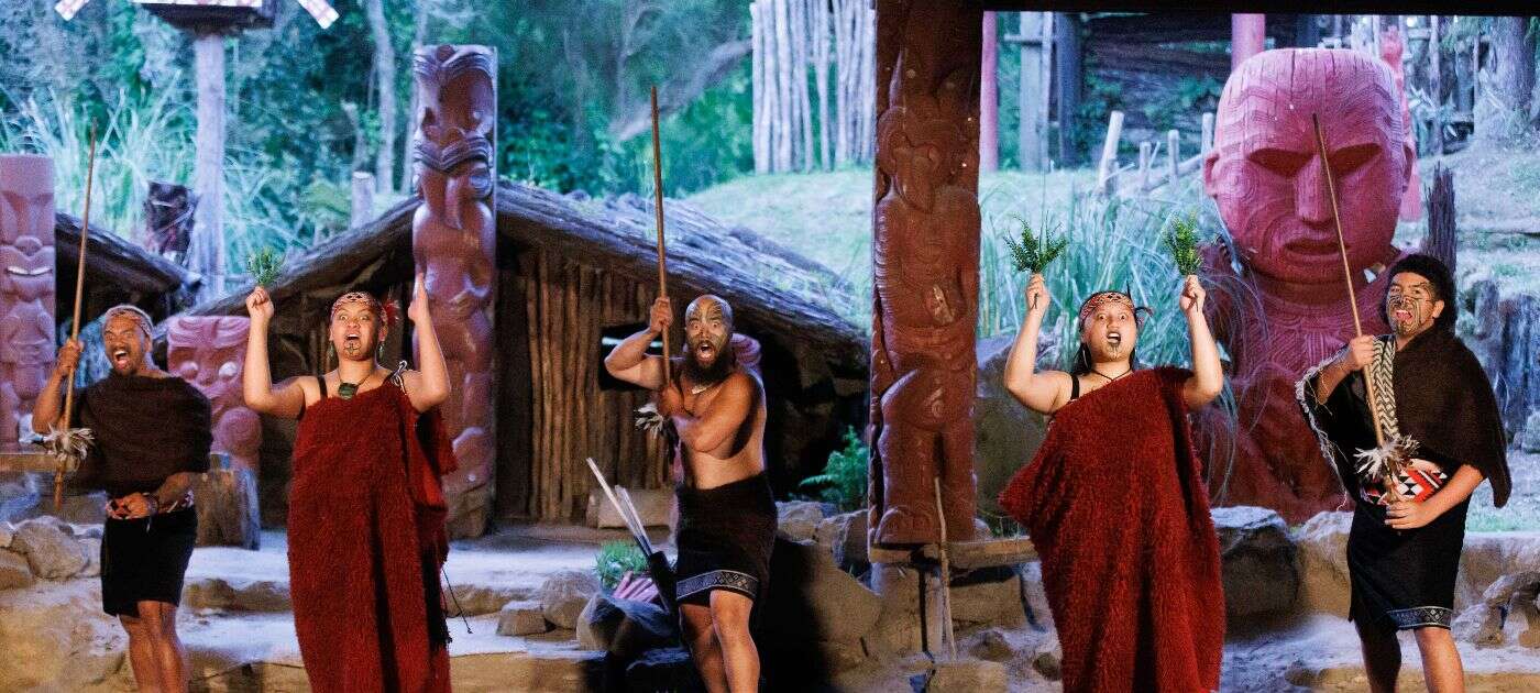 piec-ziemny-hangi-kuchnia-maorysow-w-mitai-rotorua