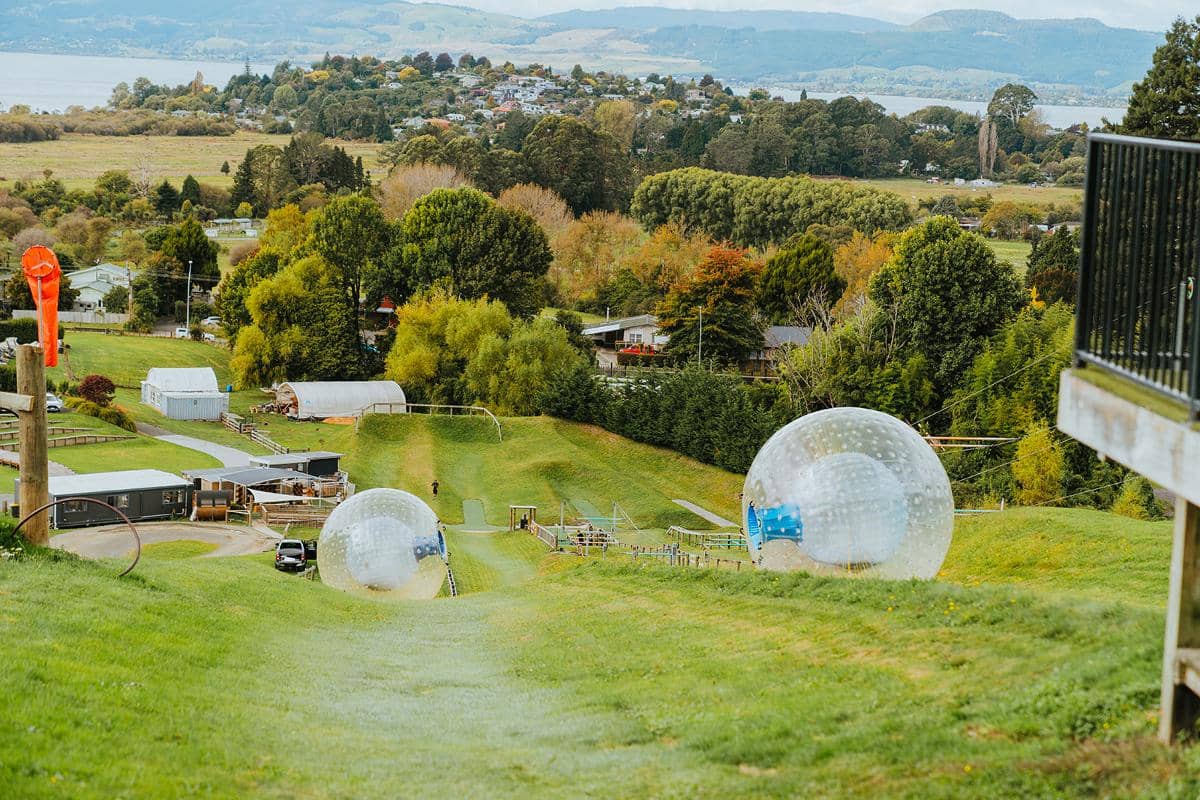 jazda-zorb-rotorua-aktywnosc-turystyczna-na-wyspie-polnocnej