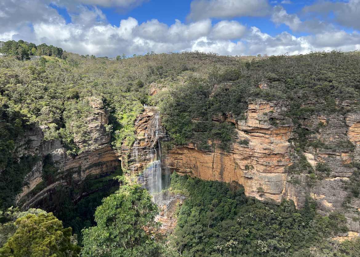 Jednodniowa wycieczka w Góry Błękitne z Sydney podczas, której można podziwiać wodospady.