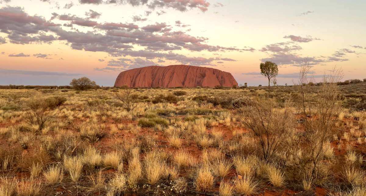 zachod-slonca-uluru-grill-i-wino-jednodniowa-wycieczka-z-yulara-co-zabrac