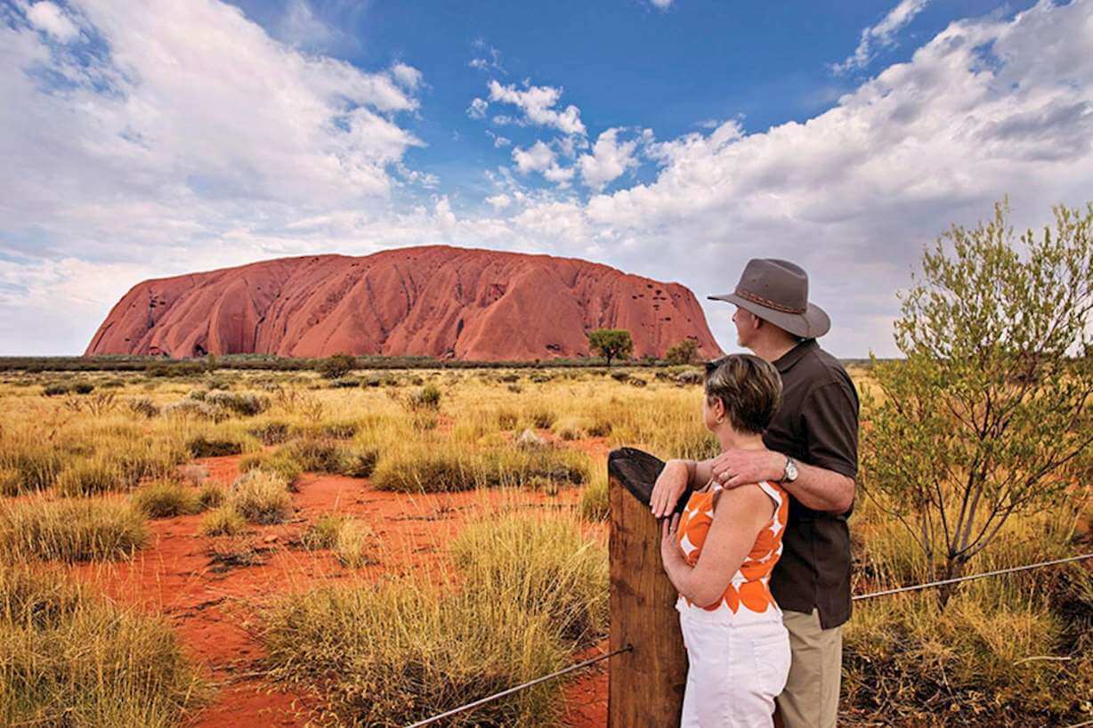 Wycieczka jednodniowa Uluru z australijską kolacją i lampką wina – odkryj serce Australii