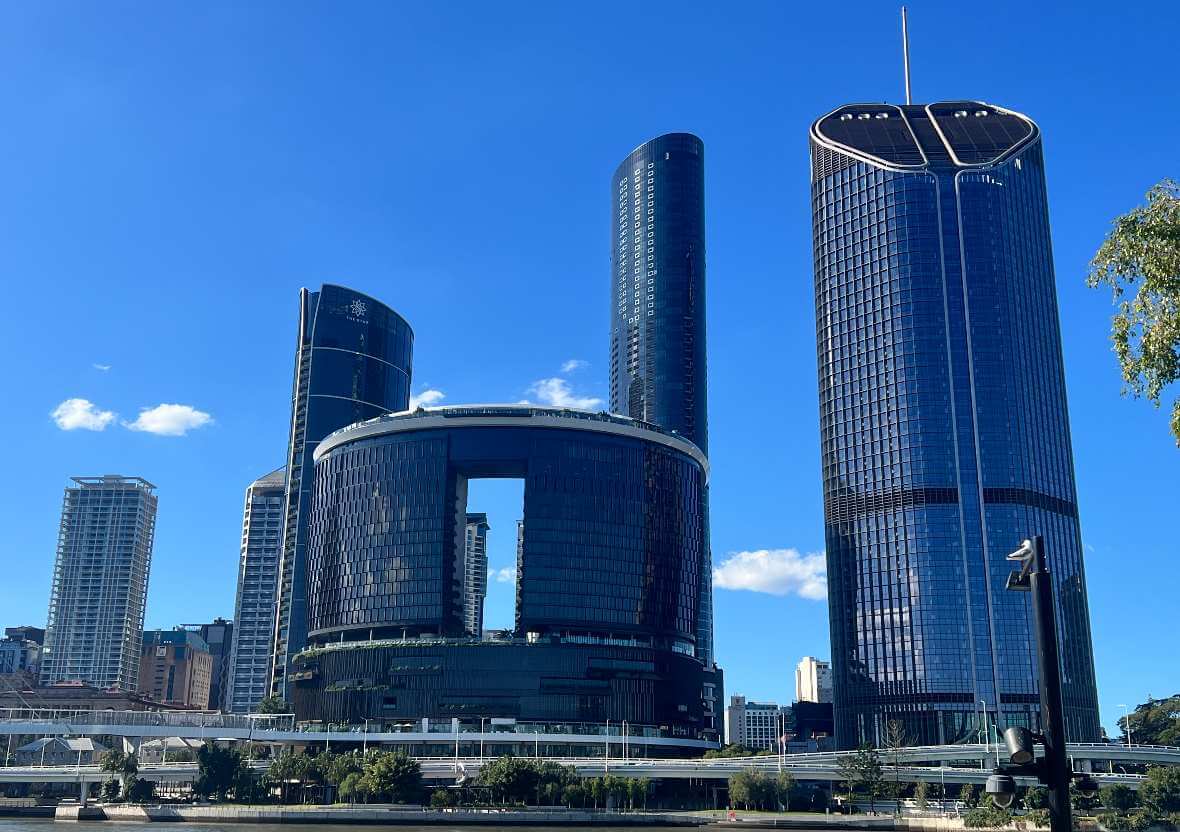 panaorma wieżowcow w centrum Brisbane
