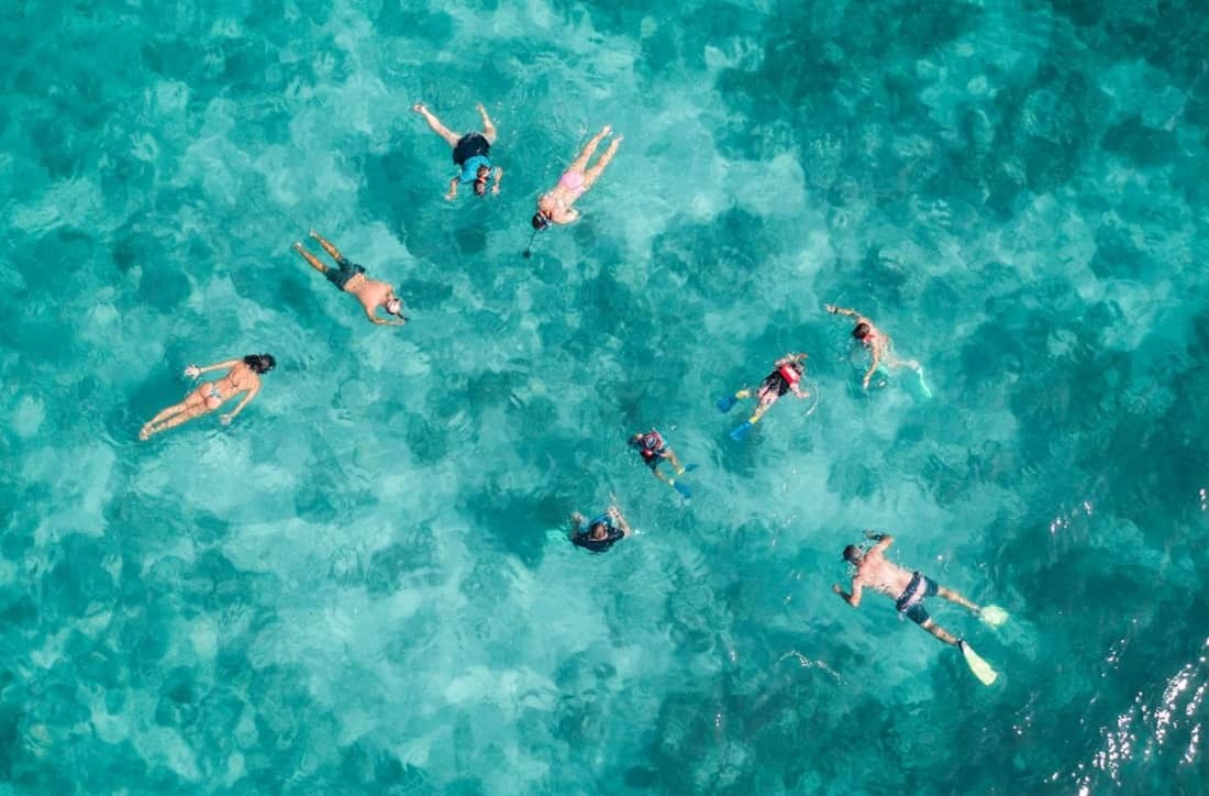 Jednodniowa wycieczka na Fitzroy Island z Cairns – snorkeling i rajskie plaże przy Wielkiej Rafie Koralowej