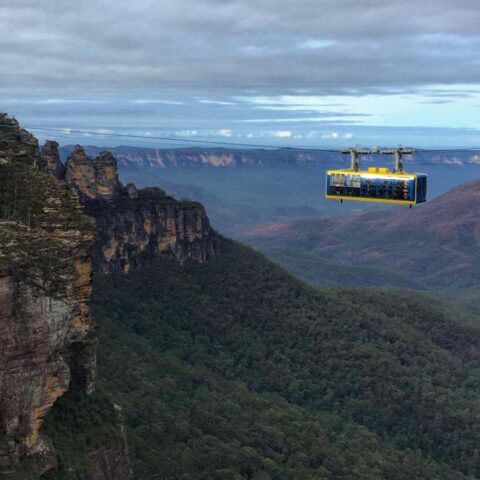 Wycieczka w Góry Błekitne - kolejka nad przepascia