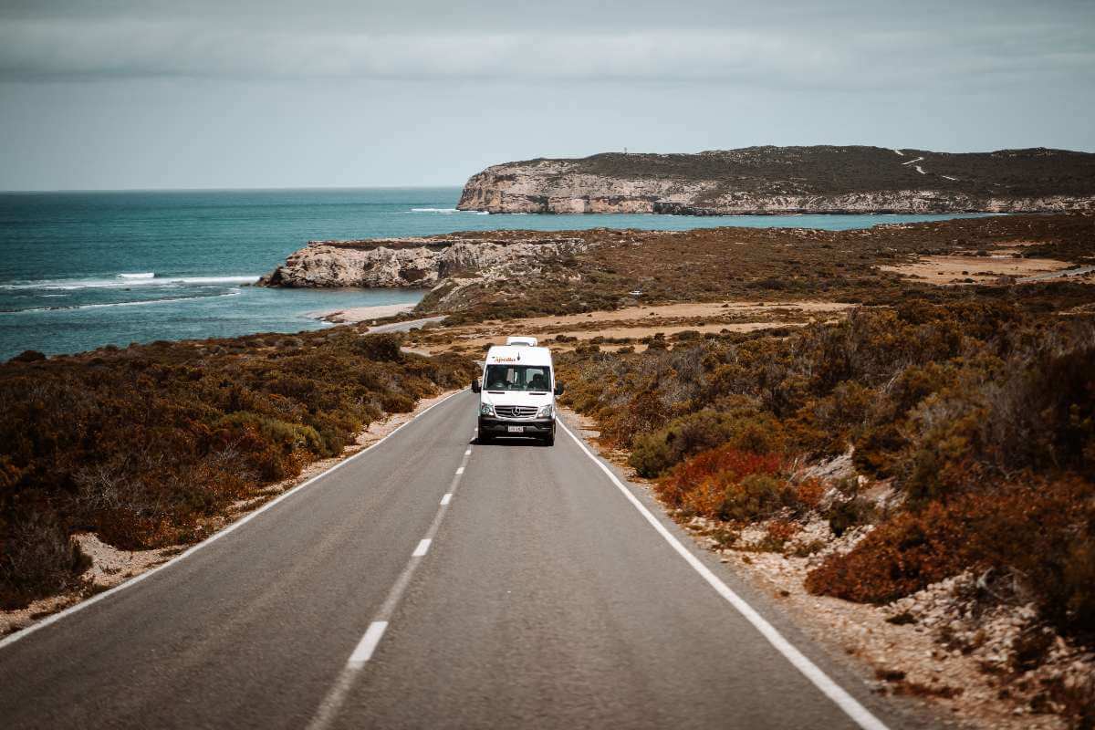 kamper na drodze w Australii Południowej
