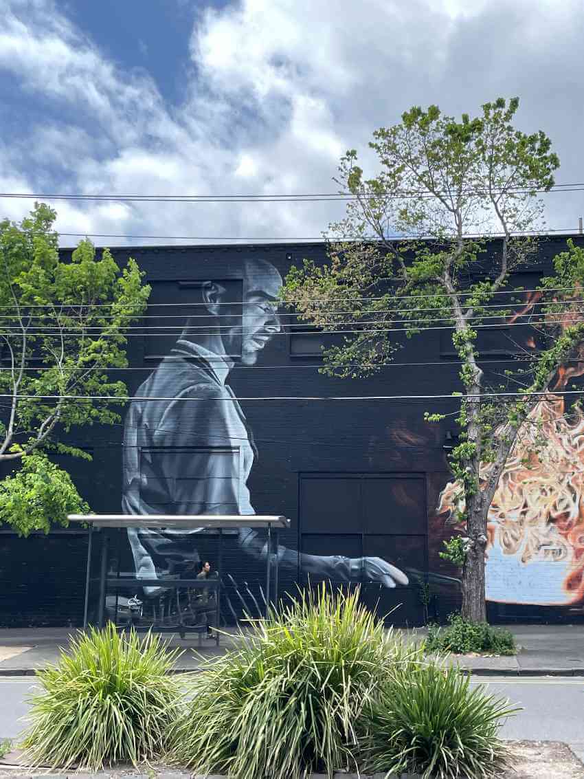 Kolorowe graffiti i street art w  dzielnicy South Bank Melbourne