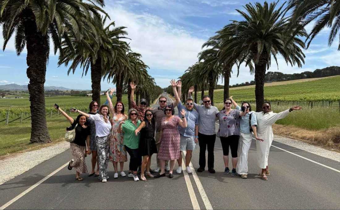 Panoramiczny widok na winnice i winiarnie w Barossa Valley z punktu widokowego Mengler Hill niedaleko Adelajdy.