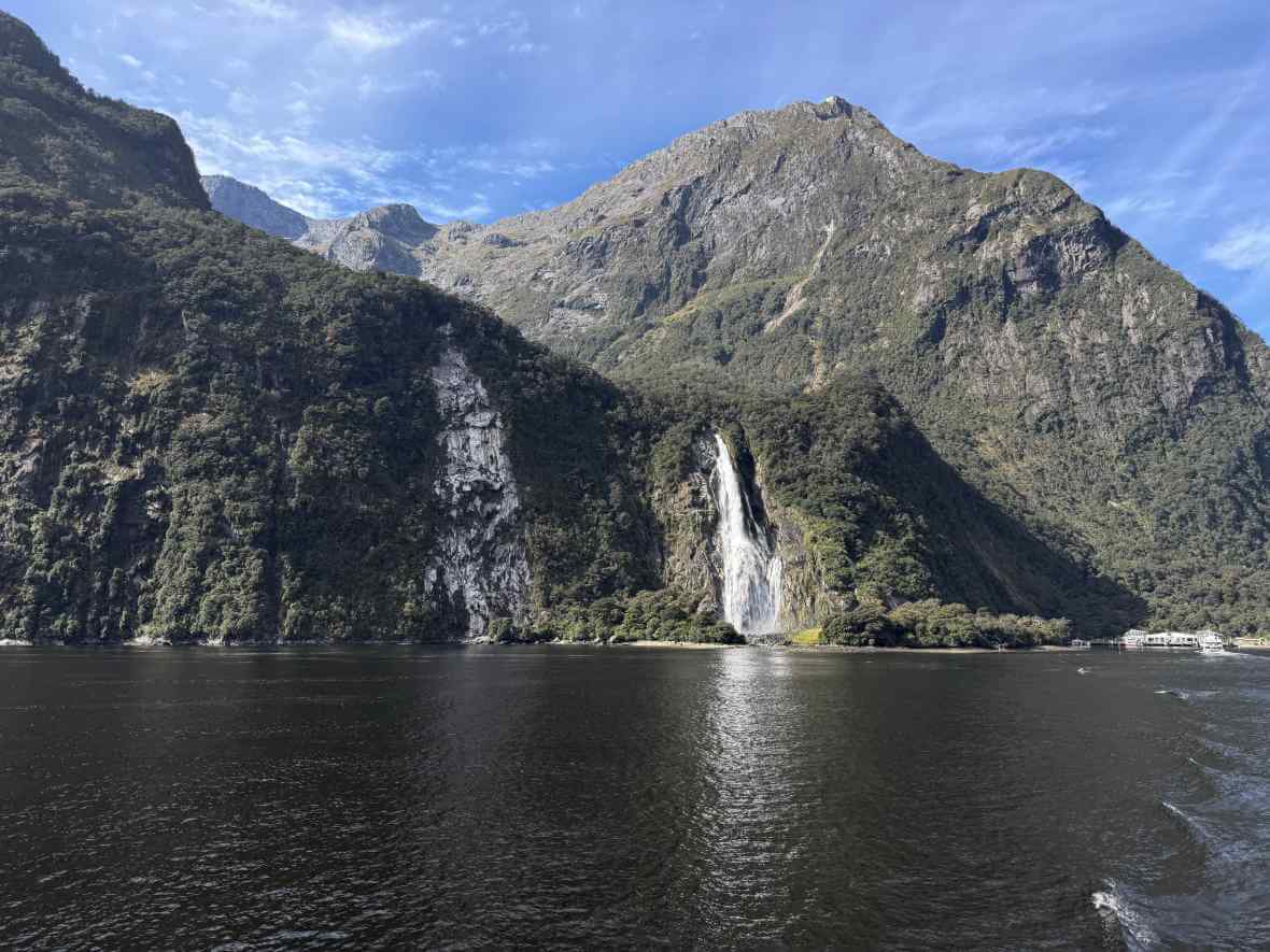 Milford Sound z Queenstown wycieczka – rejs pod Mitre Peak