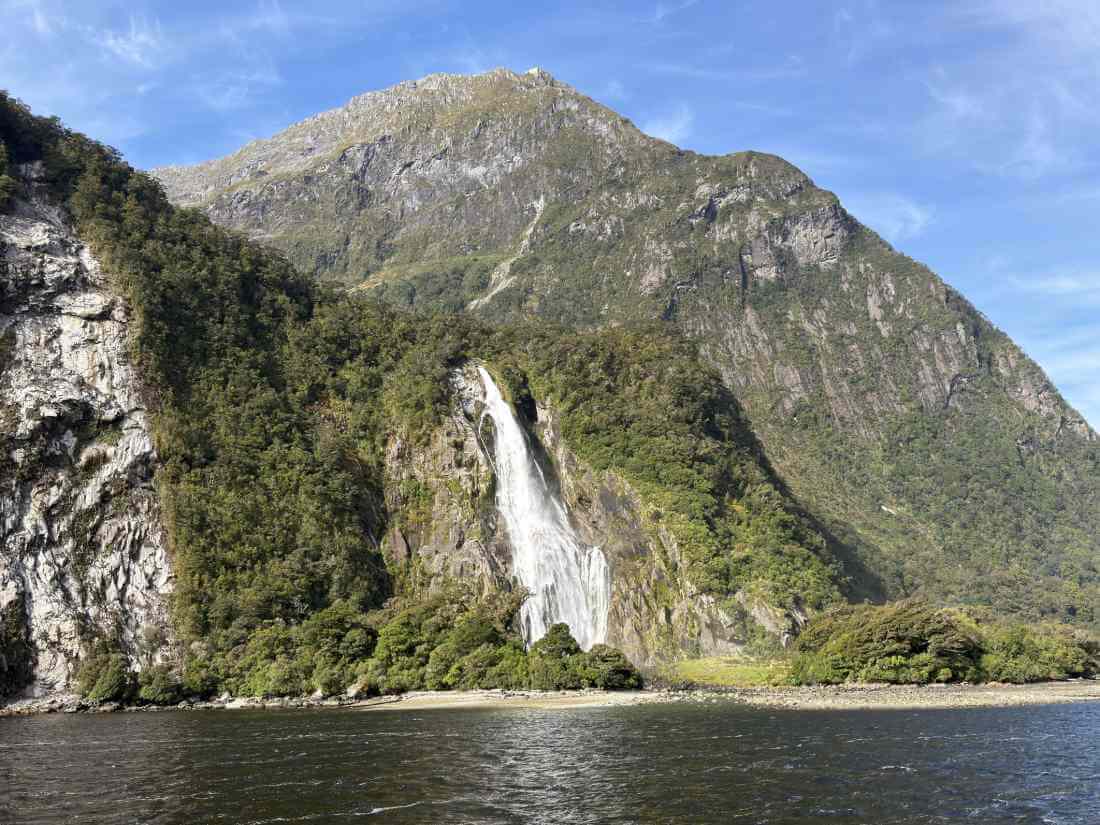 Milford Sound rejs Nowa Zelandia – wodospady i klify