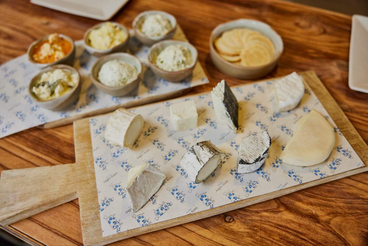 Lokalne sery podczas wycieczki do winnic Yarra Valley